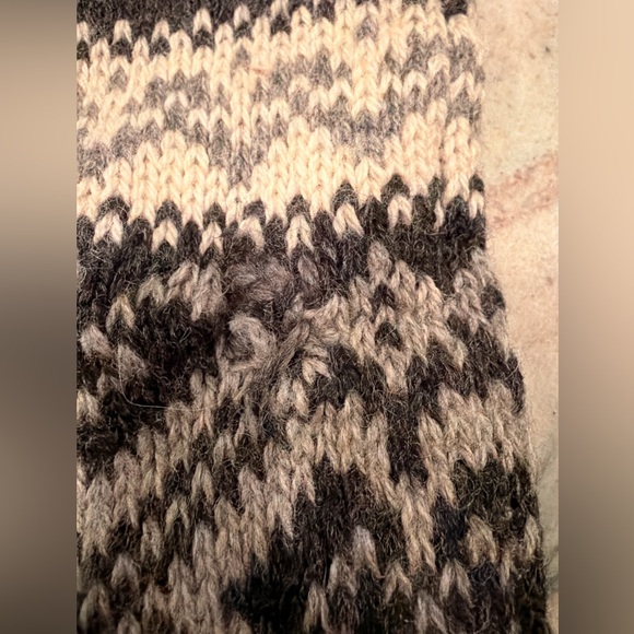 Eddie Bauer Black and Cream Turtleneck Sweater - Picture 9 of 10